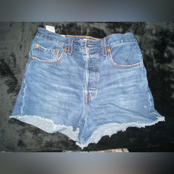 Rib cut levis shorts - Picture 1 of 4